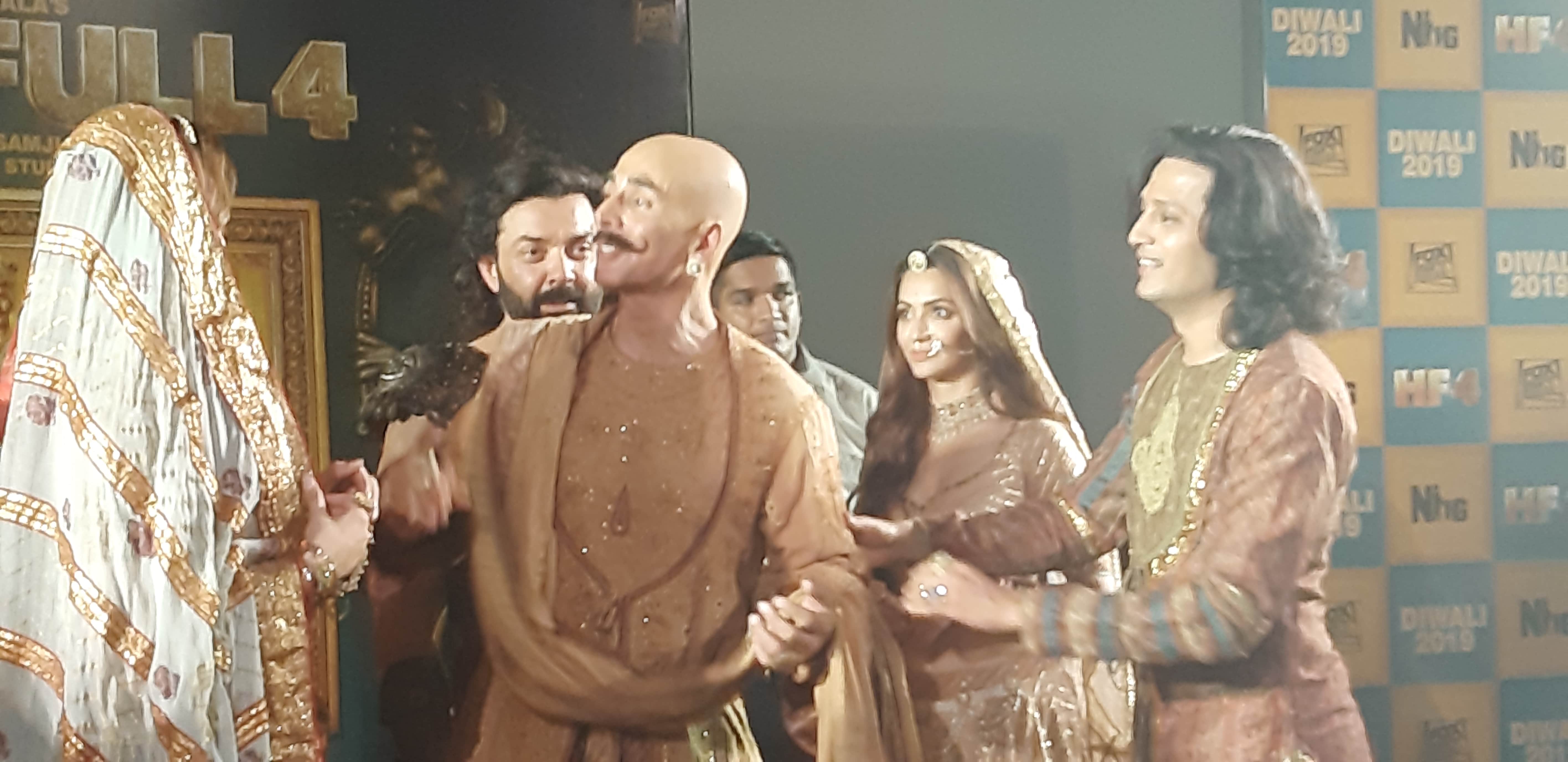 Housefull 4 actor Akshay Kumar revealed why remove sajid Nadiadwala from this film