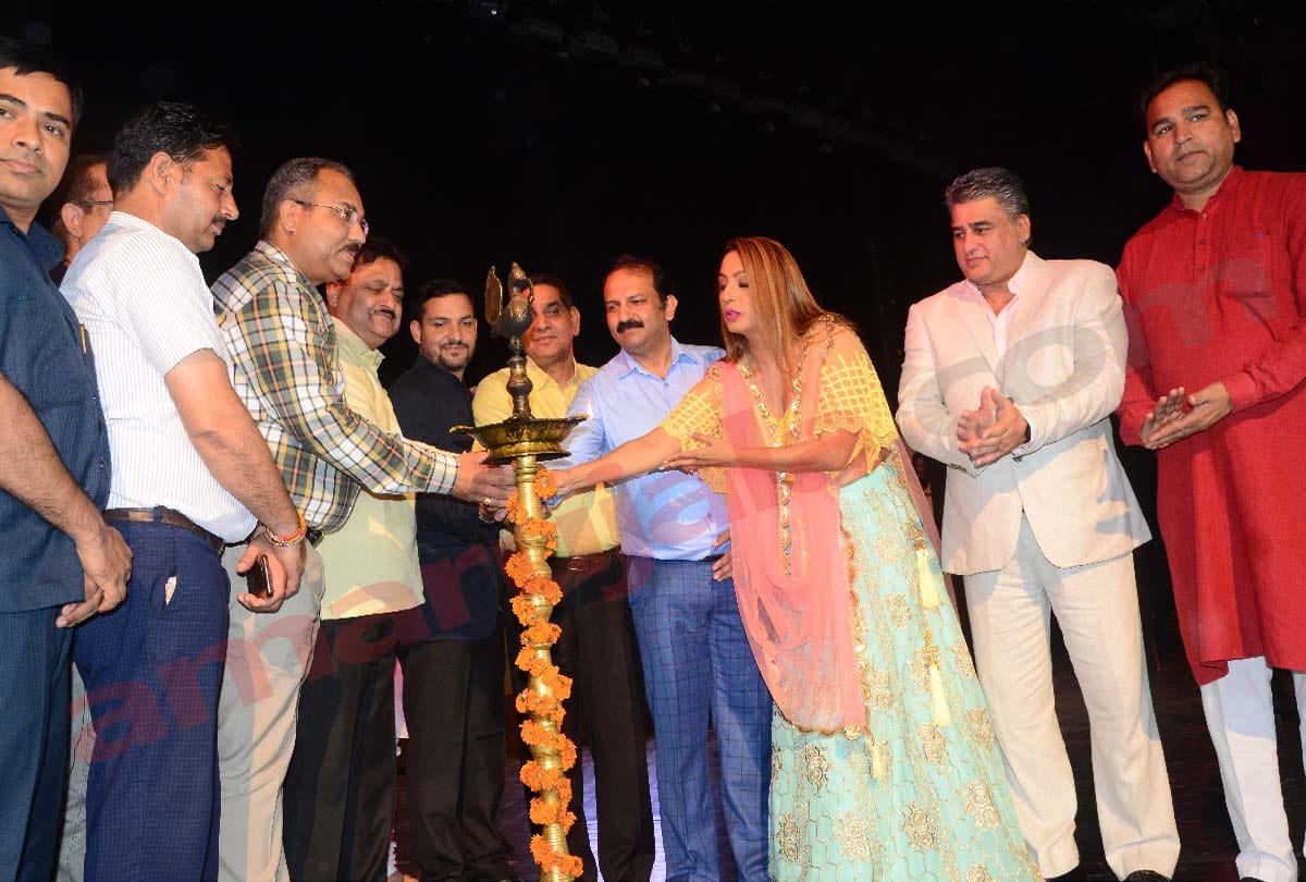 International Film Festival Jammu and Kashmir, Senior artists ignored on red carpet