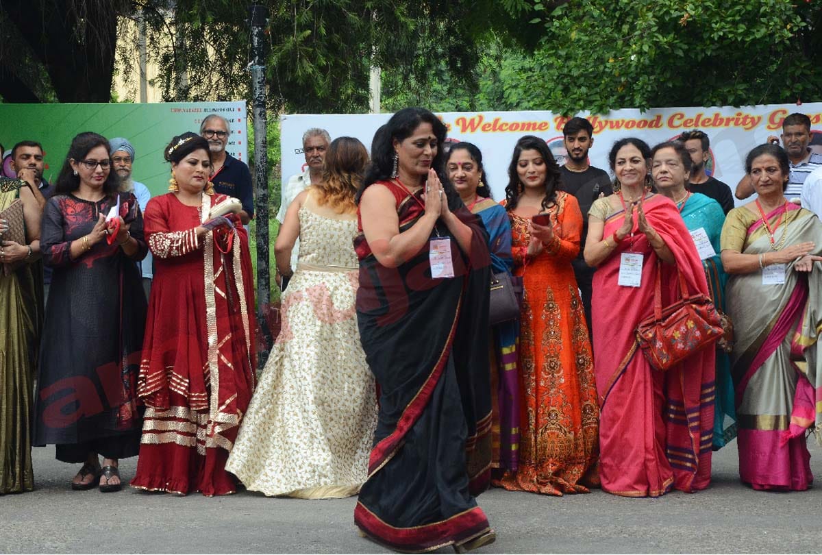 International Film Festival Jammu and Kashmir, Senior artists ignored on red carpet