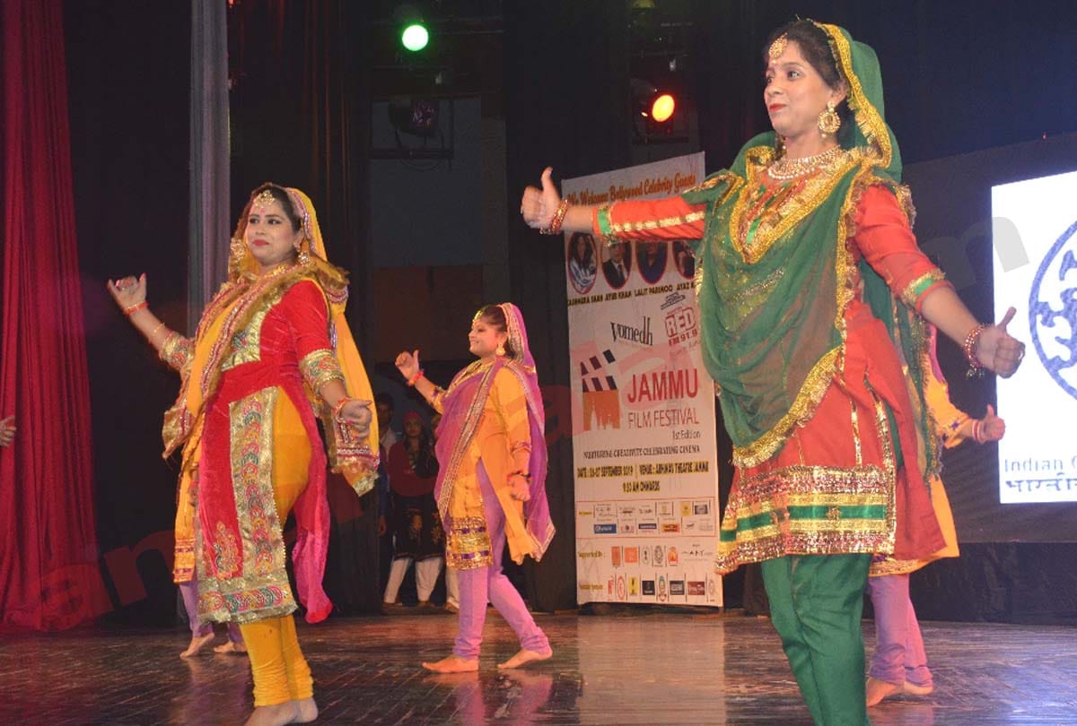 International Film Festival Jammu and Kashmir, Senior artists ignored on red carpet