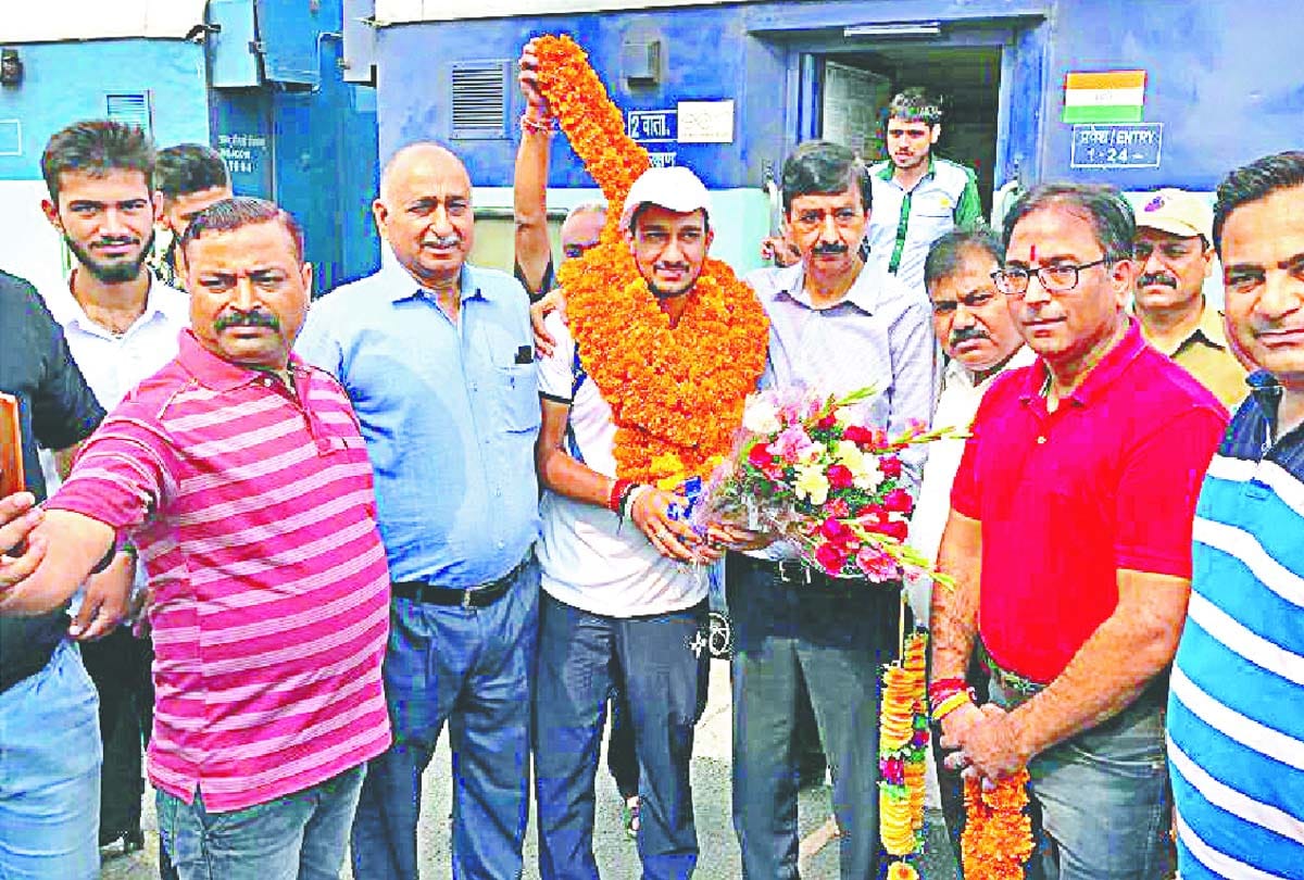 Handball player saojany ved received warm welcome upon reaching Udhampur
