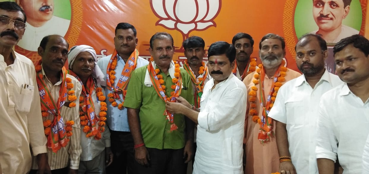 Seven councilors of Umri Nagar Panchayat join BJP
