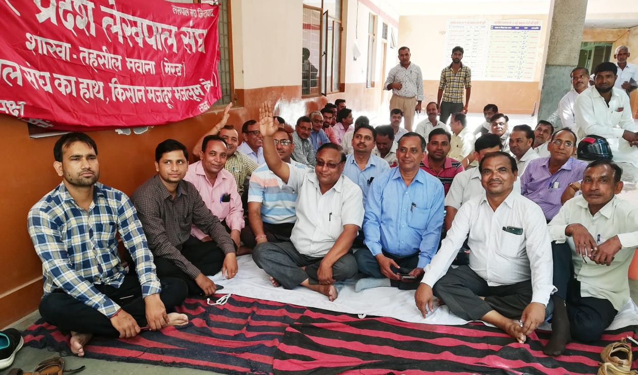 lekhpals dharna in Mawana and Sardhana