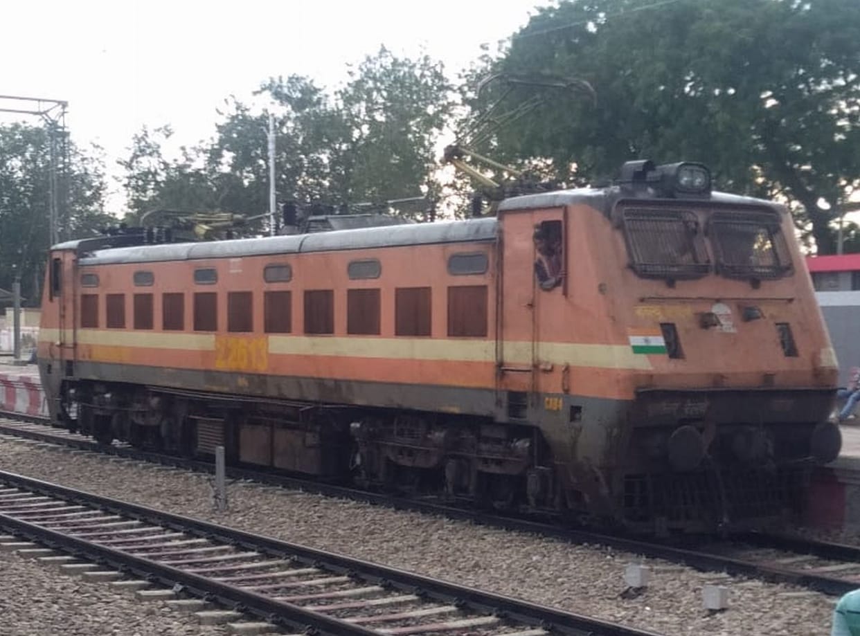 electric train ka engine aaya