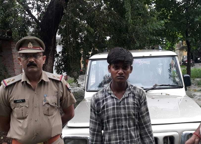 Red-handed thief arrested, three ran away