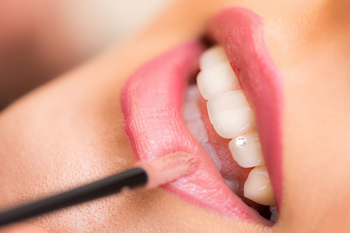 correct way to apply lipstick for perfect look