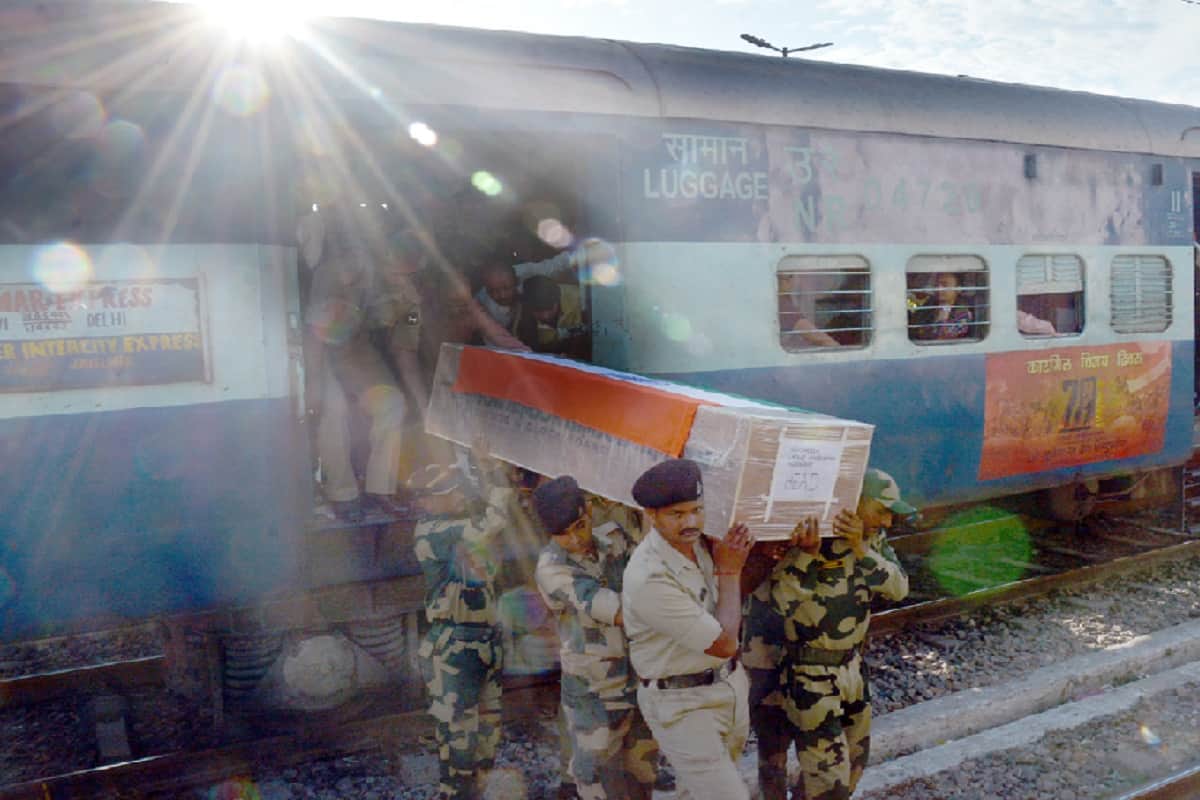 BSF jawan Vinod Kumar was cremated at Muzaffarnagar and all officers, leaders paid tribute