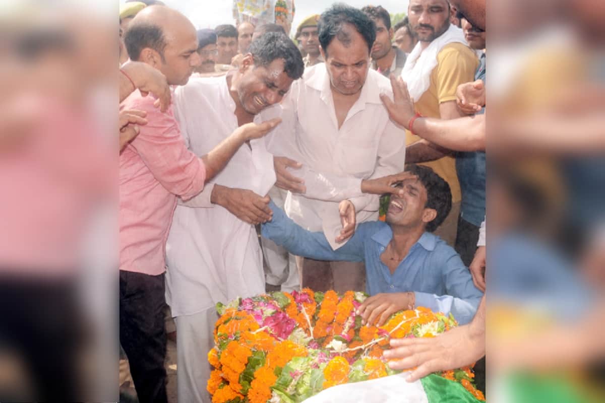 BSF jawan Vinod Kumar was cremated at Muzaffarnagar and all officers, leaders paid tribute