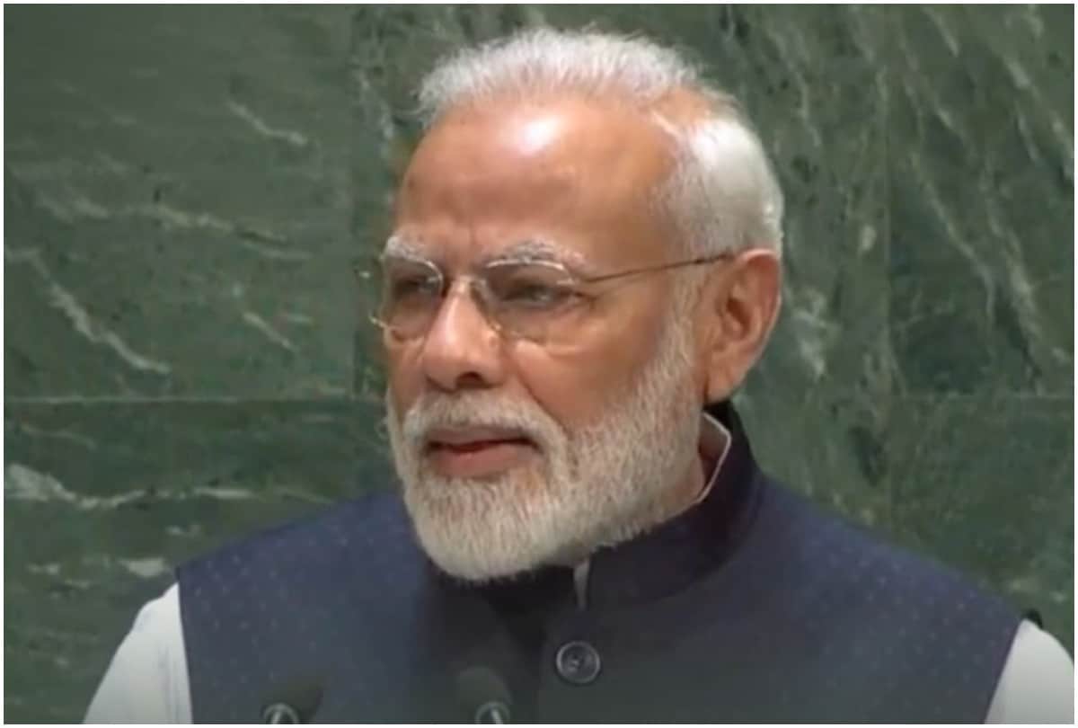 15 Minutes That Show Character Gautam Gambhir hits on Pakistan Imran Khan