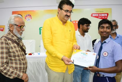 Exibition of mega painting competition of Amar Ujala and Khadi Gramodyog Board.