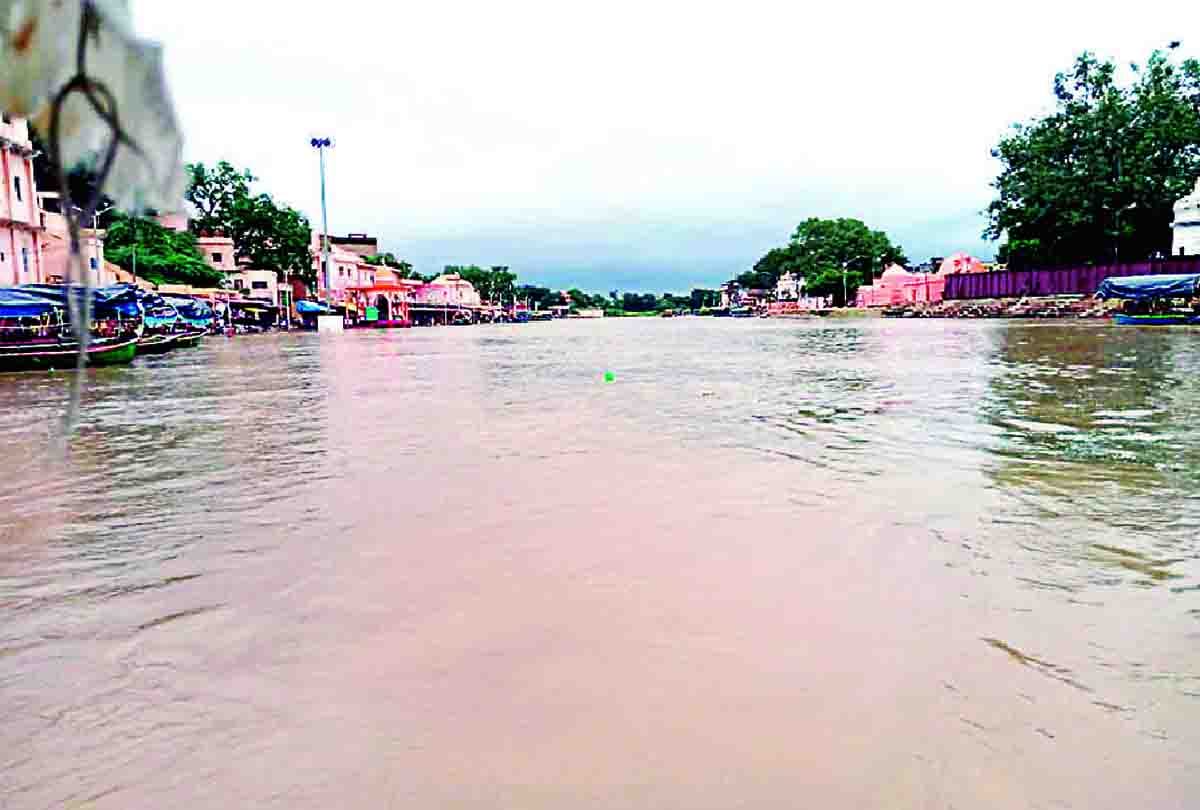 four people died due to heavy rain and lightning in bundelkhand
