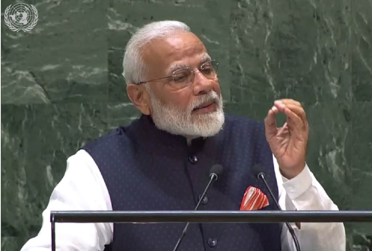PM Narendra Modi Deepika Padukone Priyanka Chopra Instagram Account details