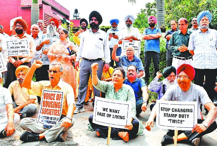 Public Protest Outside MP Kirron Kher House in Chandigarh
