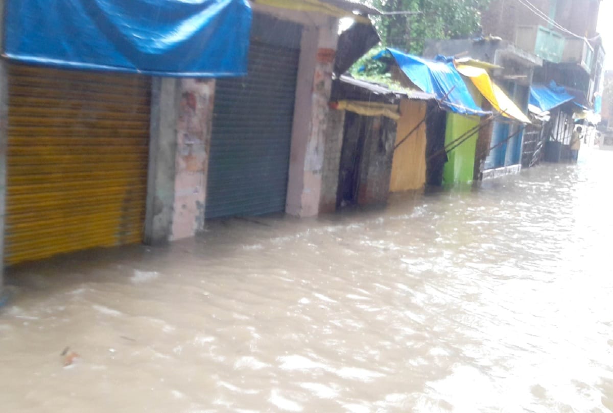 Heavy rain alert in many districts of UP next 24 hours very critical