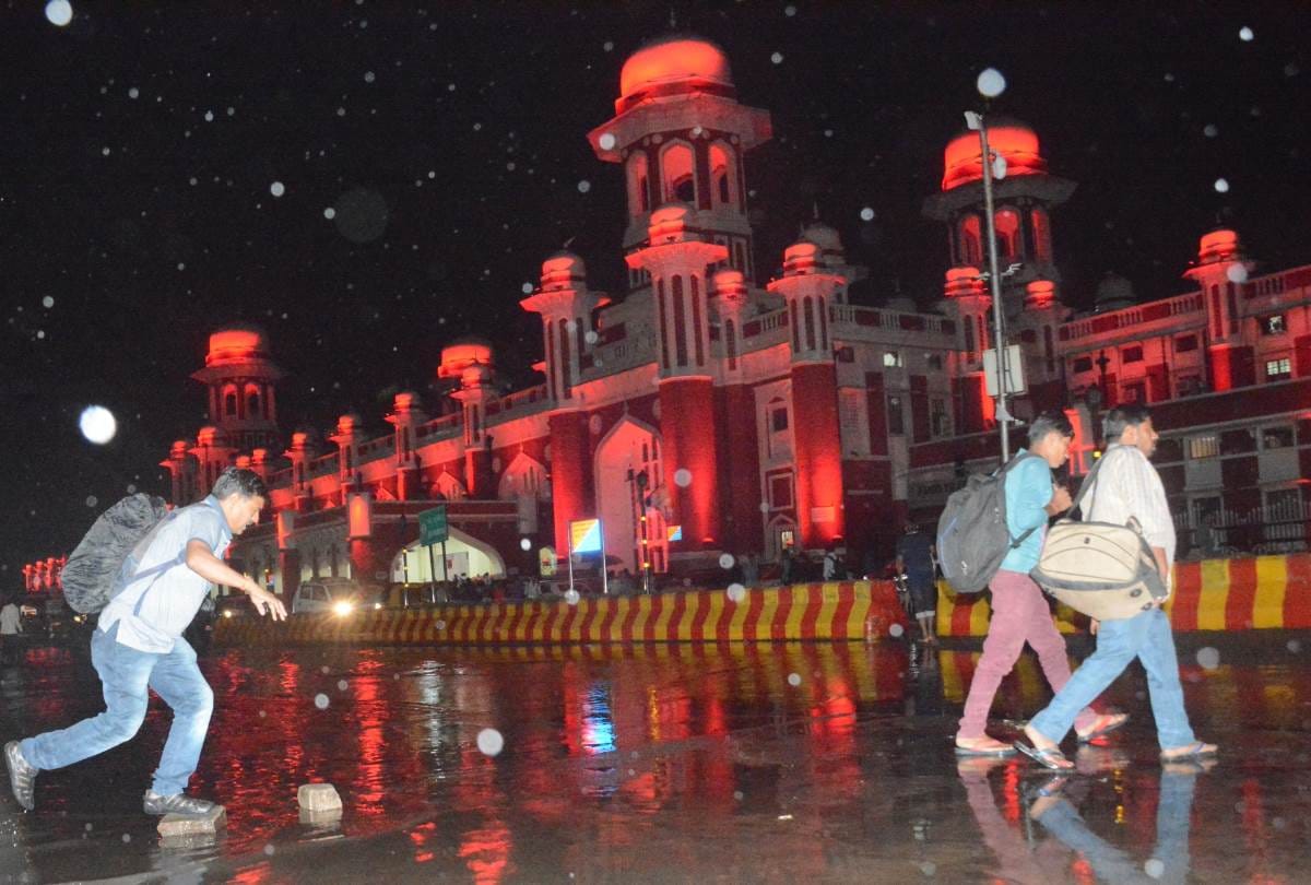 delhi ncr and in whole north india heavy rainfall in some places flood like situation
