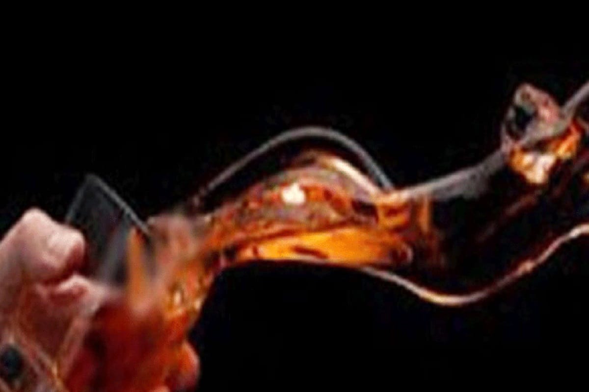 Two youth has acid attacked on beauty parlor director and now hospitalized in Saharanpur