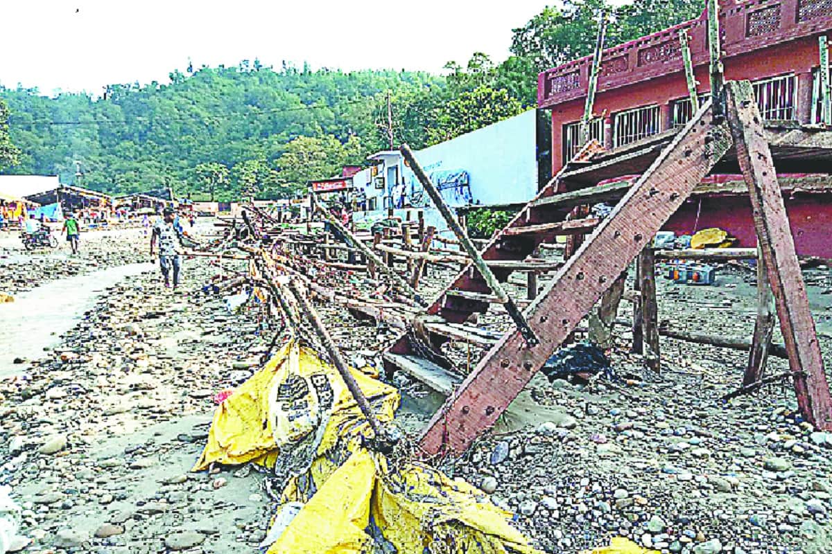 Flood in Shakumbhri Devi Temple of Saharanpur city and one died and two injured