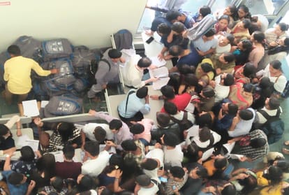 Controversial start of international conference, scientists and trainees forced to wander