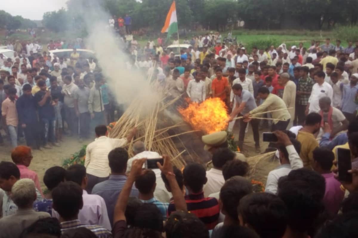 BSF jawan Vinod Kumar was cremated at Muzaffarnagar and all officers, leaders paid tribute