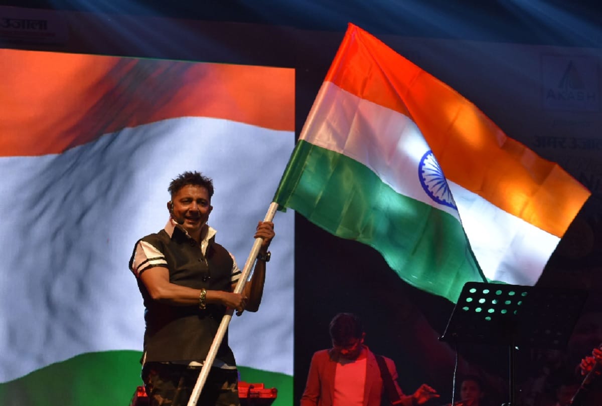 sukhwinder dazzles in moradabad in amar ujala star night