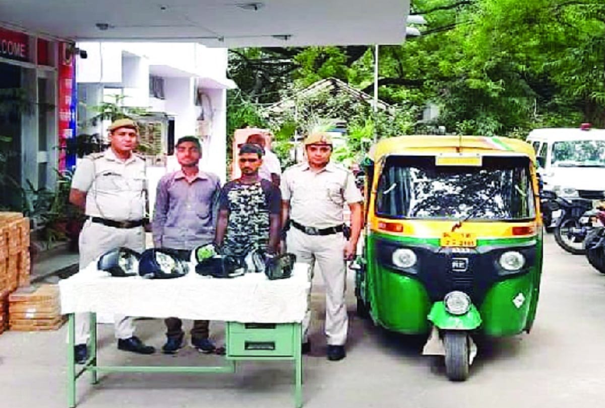 Two arrested stealing side mirrors of luxury cars