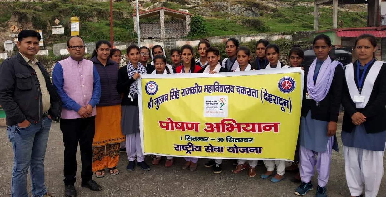 Take care of being a mother, feed girls full nutrition