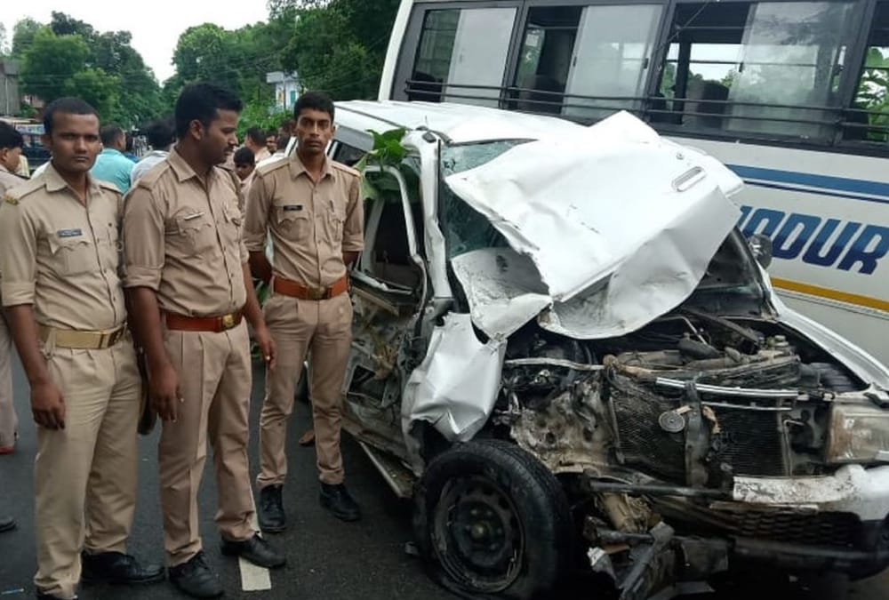 Two died and seven injured in an accident in ahirauli in Ambedkarnagar.