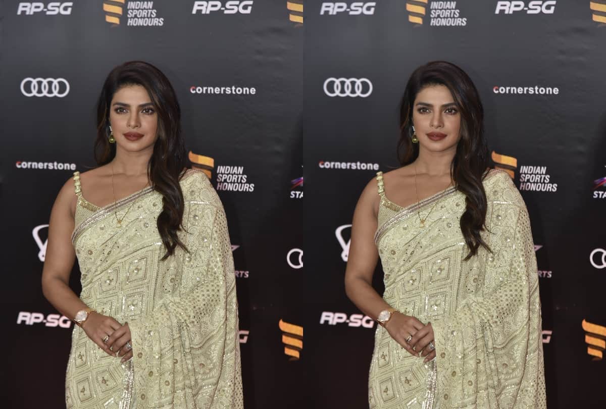priyanka chopra seen in cream saree in indian sports honours