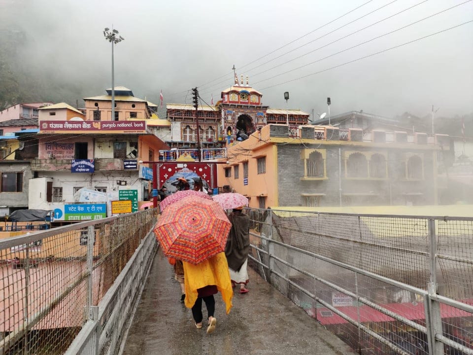 Snowfall in kedarnath and Badrinath after rainfall first time in season