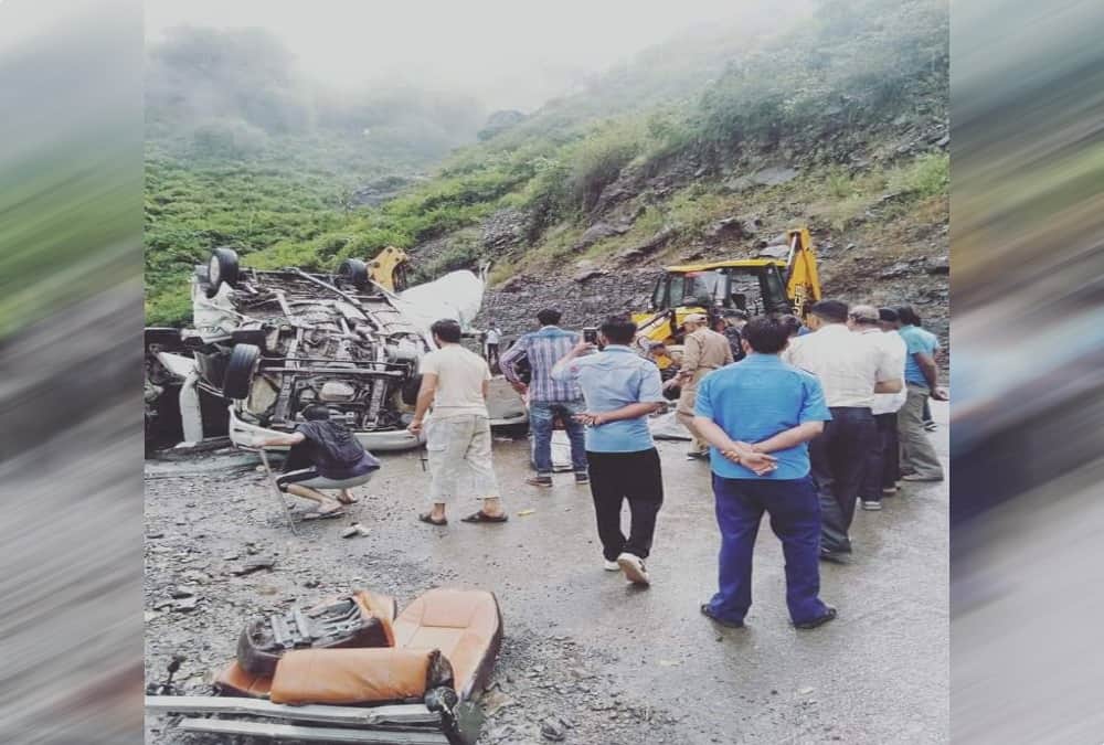 Pilgrims take selfie before death in Tempo traveller Accident on badrinath Highway