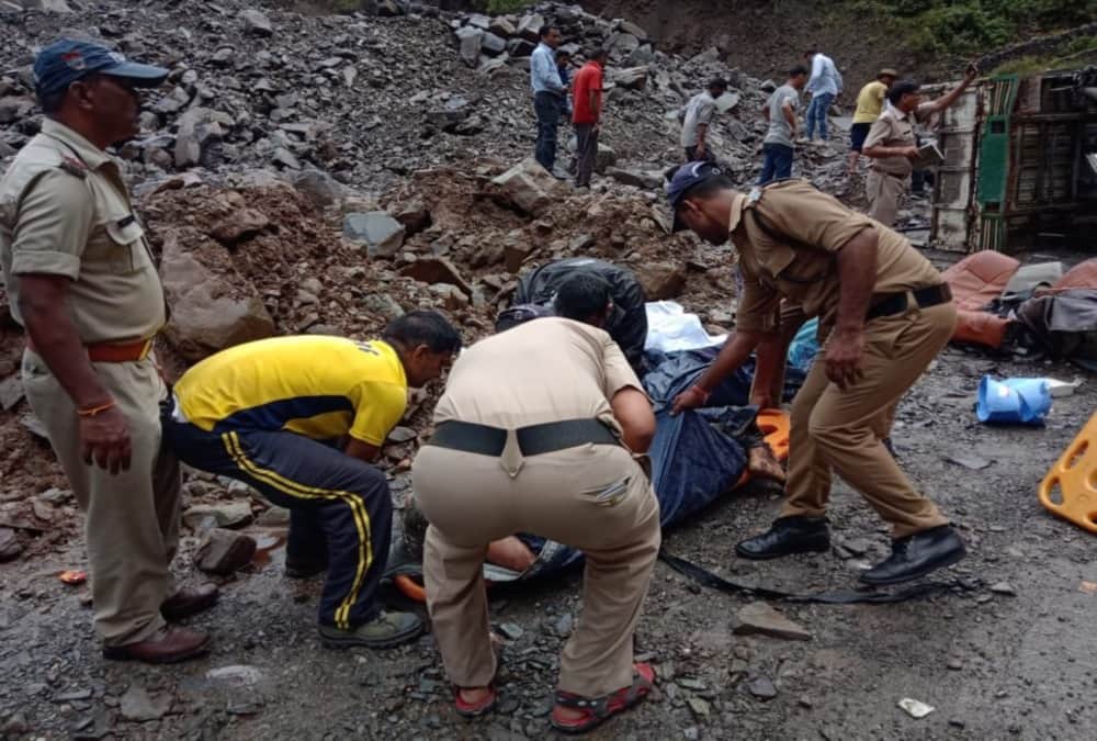 Pilgrims take selfie before death in Tempo traveller Accident on badrinath Highway
