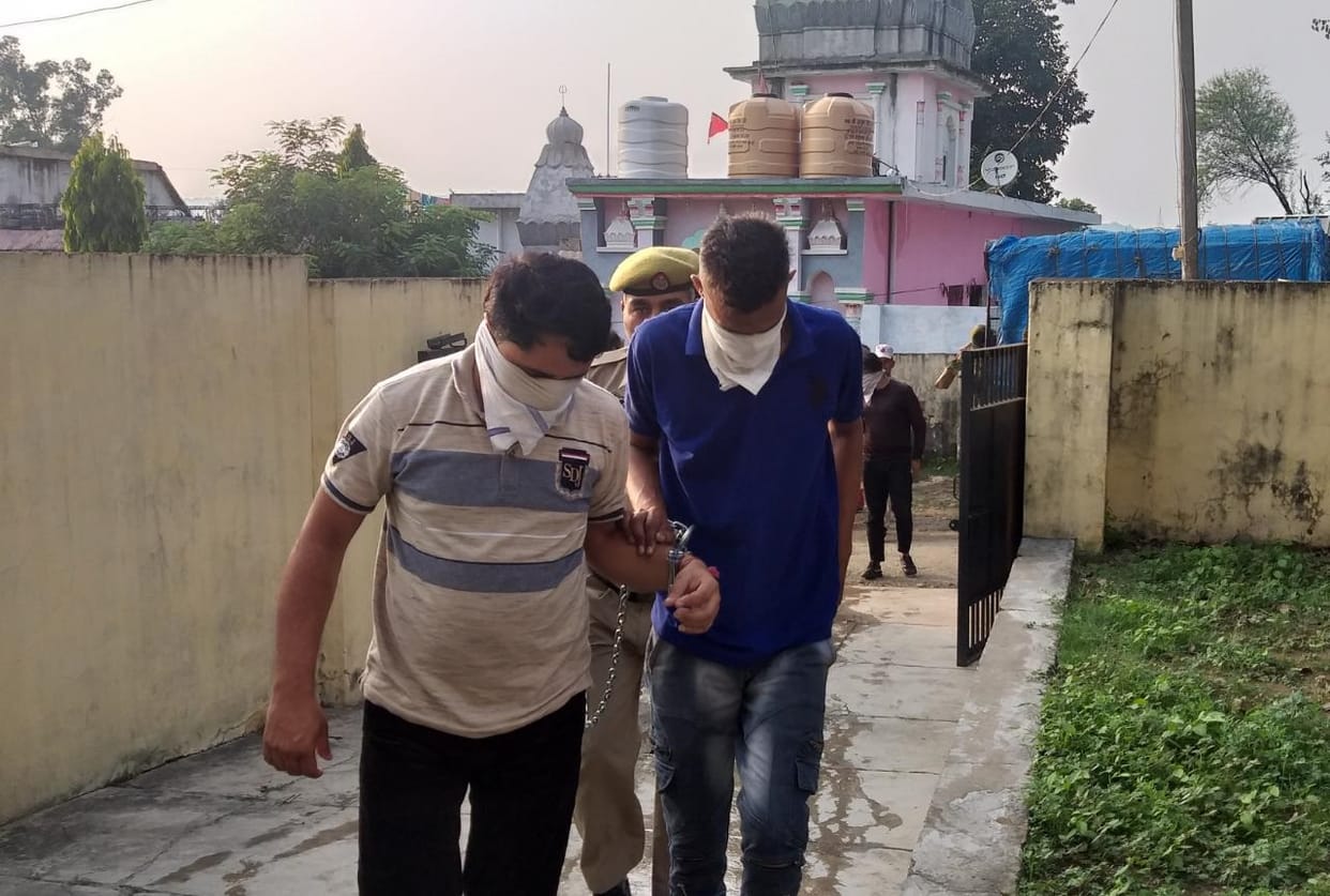 Eight arrested while making extortion