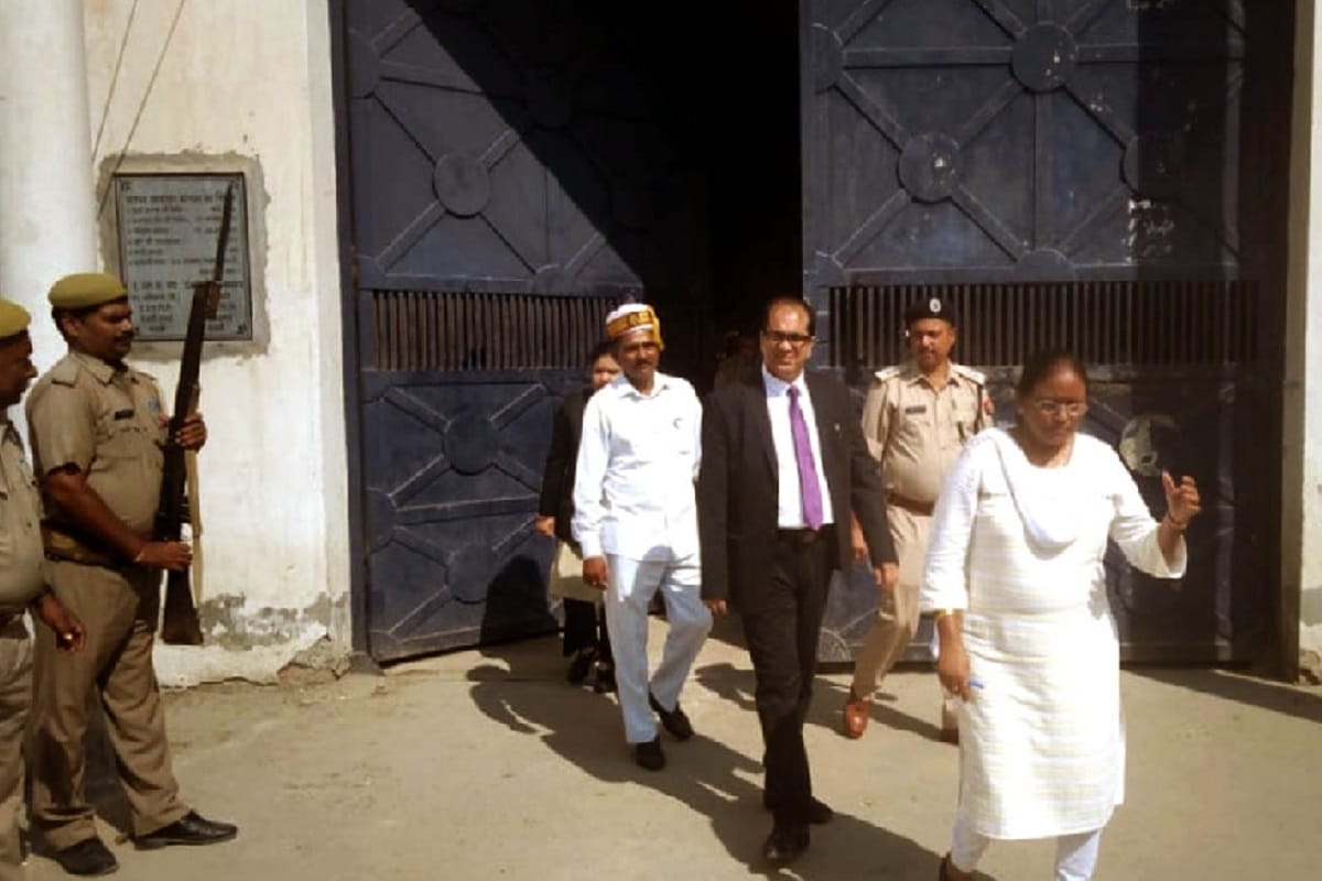 Baghpat News: data cable found in Baghpat Jail during inspection by DM