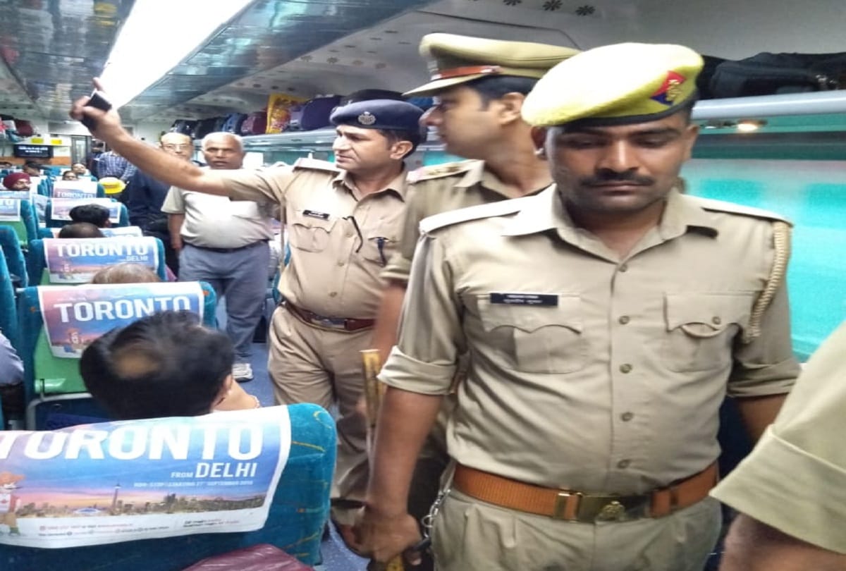 Bomb rumor in Bhopal-Shatabdi Express train stopped at Mathura Junction Of uttar pradesh