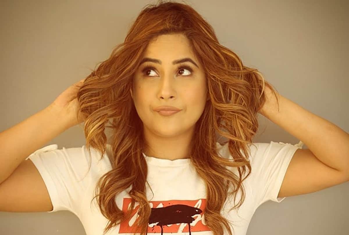 Bigg Boss 13 Contestant Shehnaz Gill Acts Like Bollywood Actress Katrina Kaif in viral Video