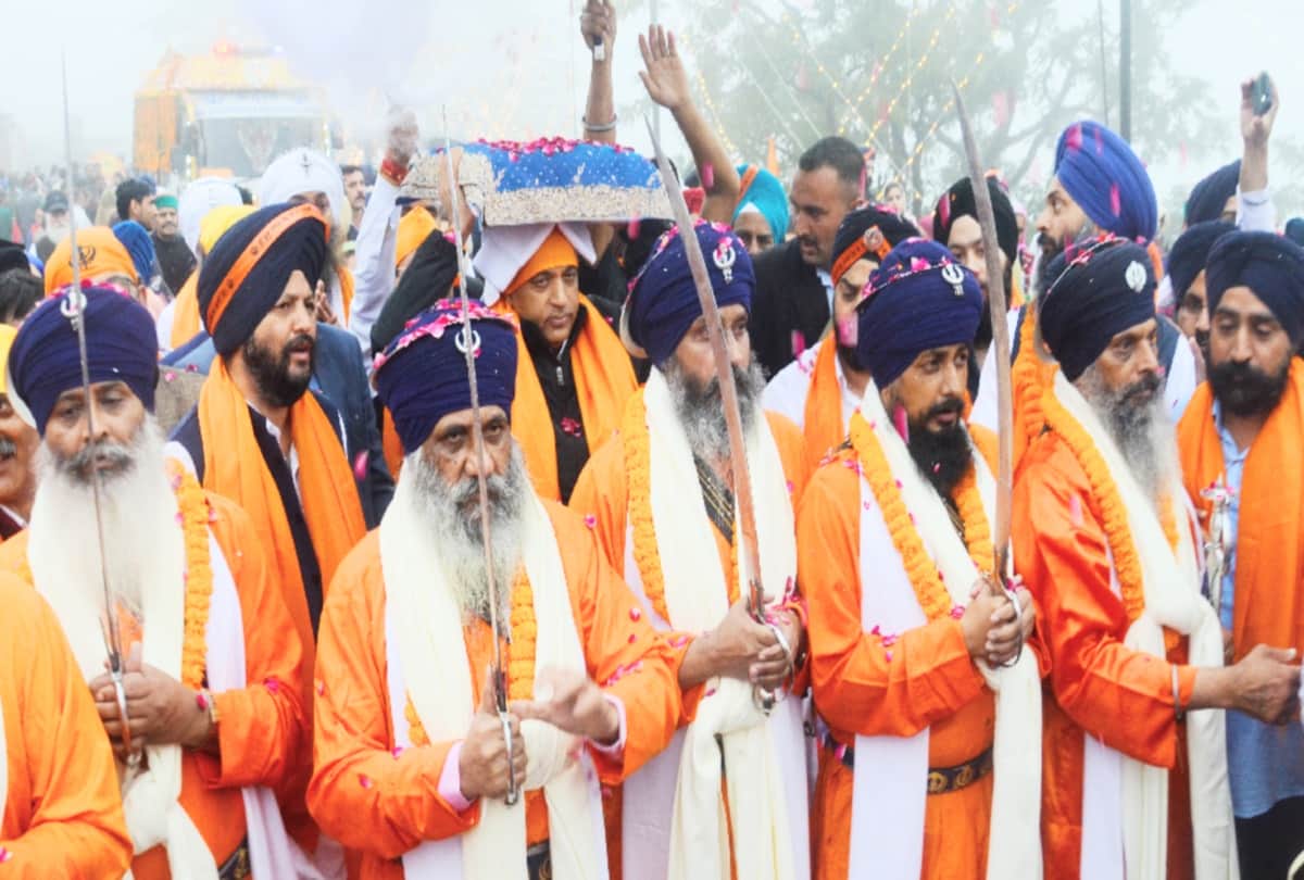 scenic view of nagar kirtan in shimla on occasion of 550th birth anniversary of guru nanak dev
