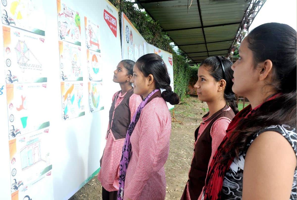 Exibition Of Painting Competition by Amar Ujala And Khadi Gramodyog Board in agra