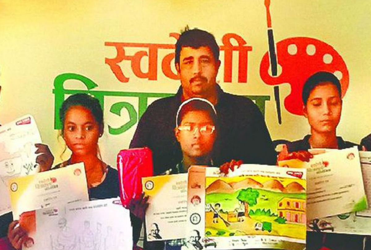 Exibition Of Painting Competition by Amar Ujala And Khadi Gramodyog Board in agra
