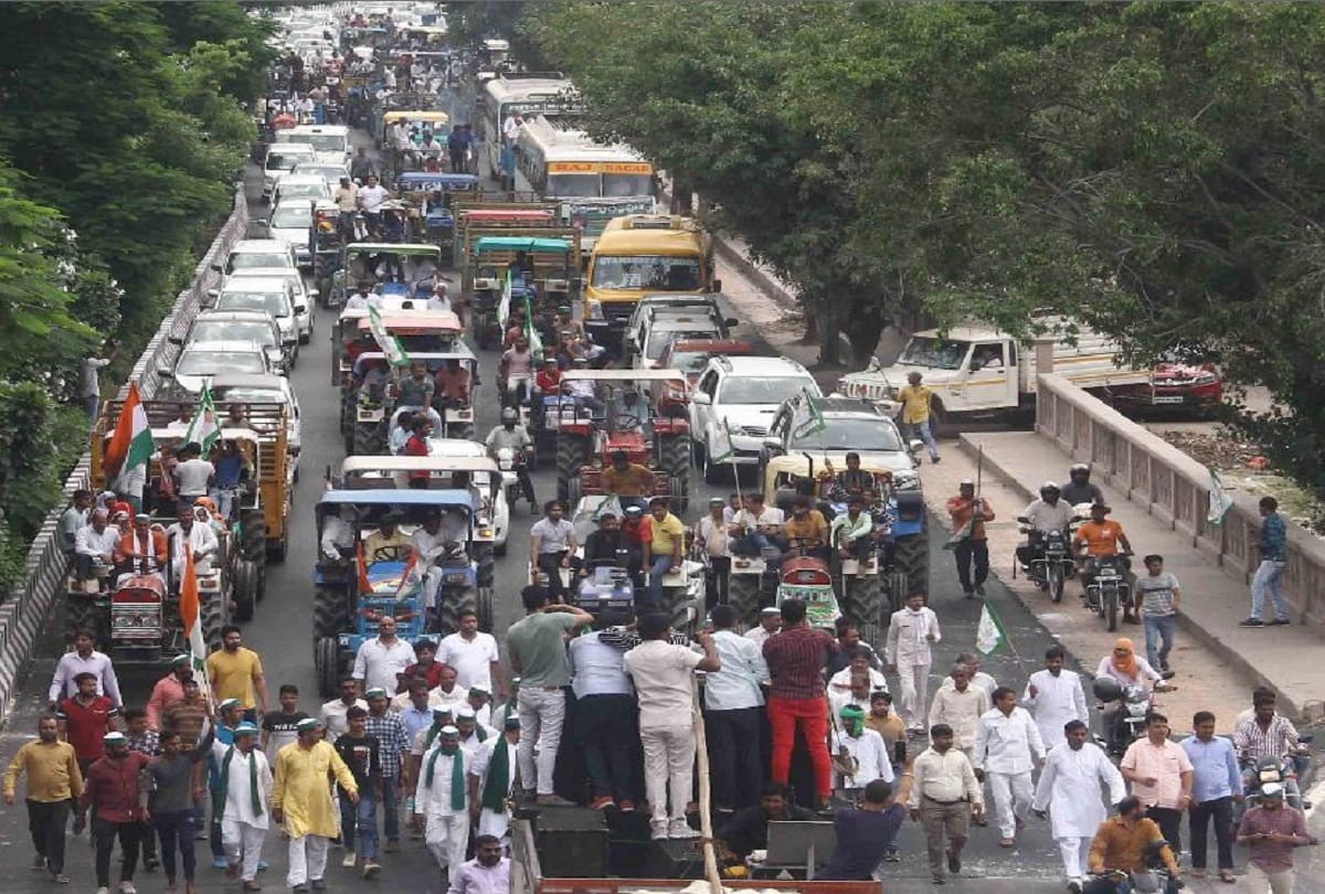 Noida farmers protest against authority reaches sector 6 office with demands