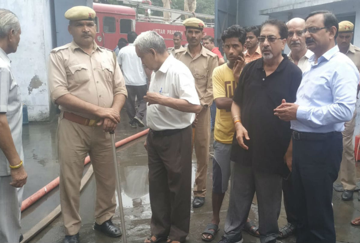 Massive Fire In rubber factory Agra