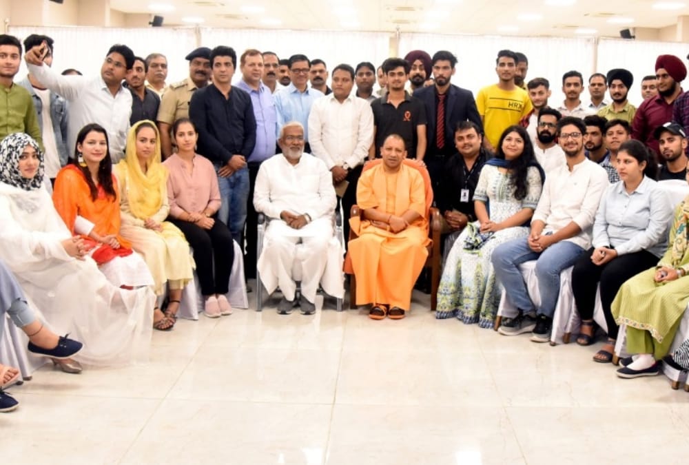 Kashmiri students visits tourists places in Lucknow.