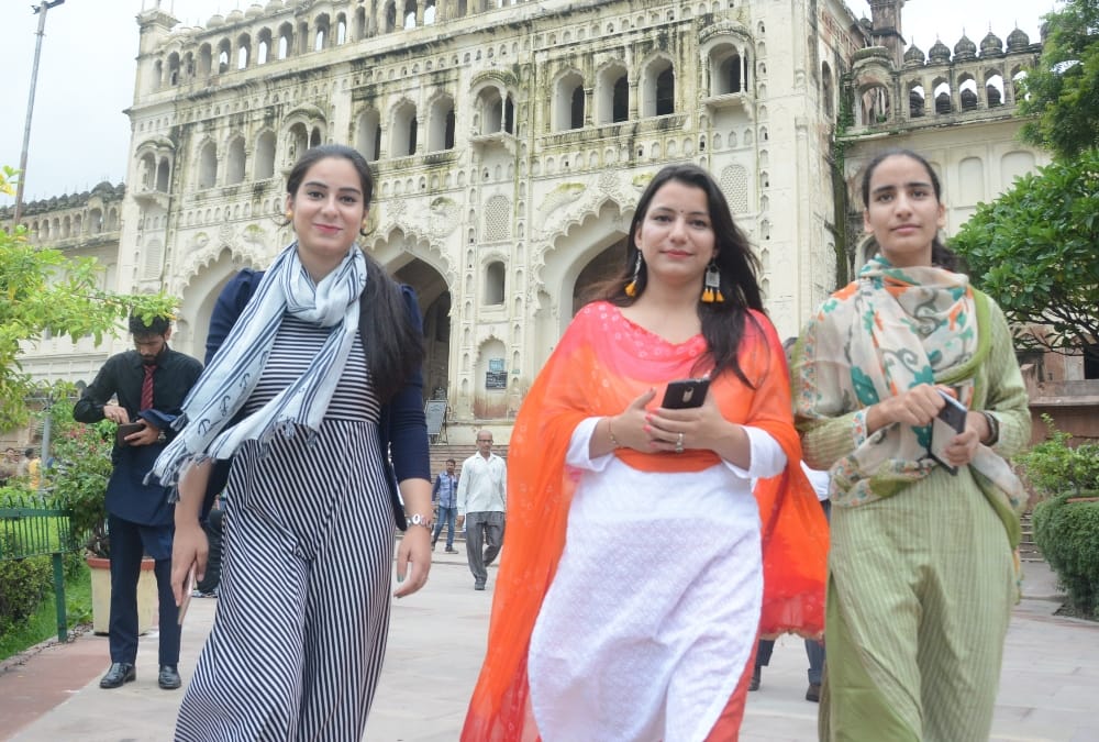 Kashmiri students visits tourists places in Lucknow.