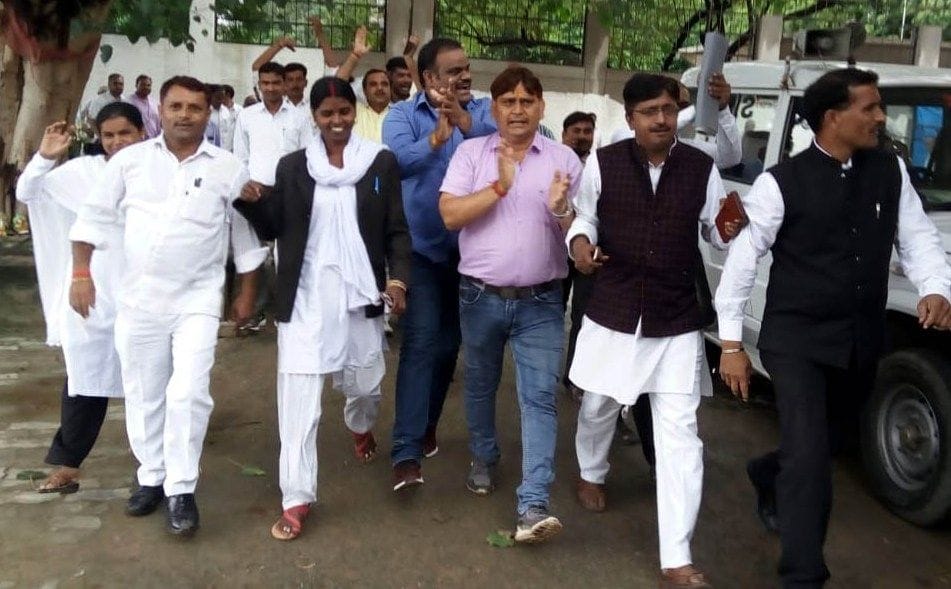 vakeel bole:  lekhapaalon kee sampatti kee jaanch karaee jae