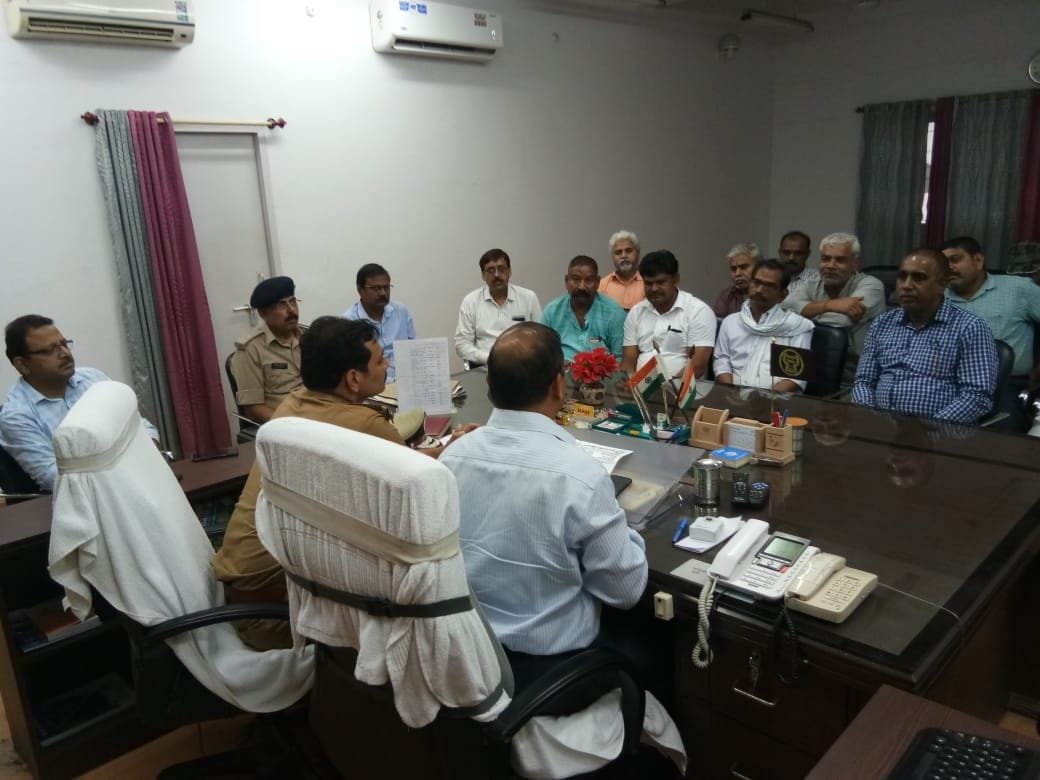 Lekhpal Association divided on strike