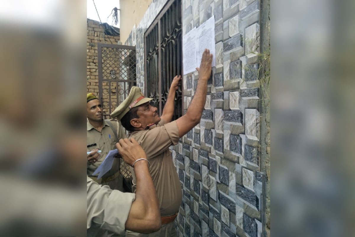 Muzaffarnagar police has seized property of 22 lakh of smuggler