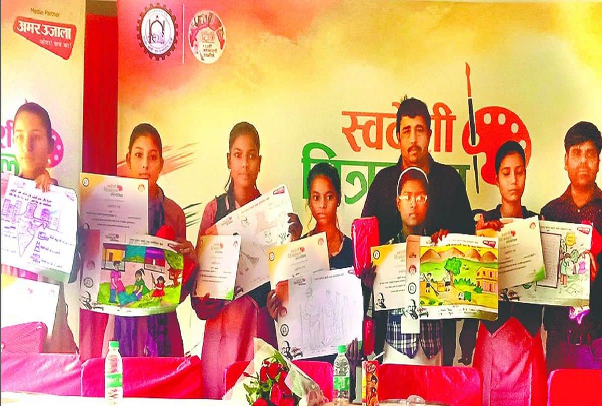 Exibition Of Painting Competition by Amar Ujala And Khadi Gramodyog Board in agra