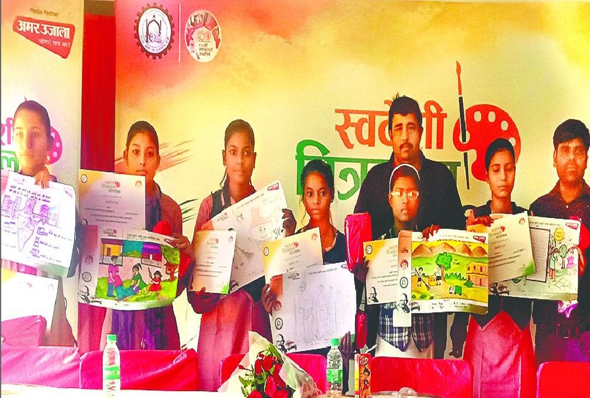 Exibition Of Painting Competition by Amar Ujala And Khadi Gramodyog Board in agra