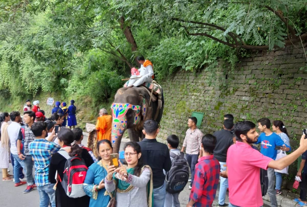scenic view of nagar kirtan in shimla on occasion of 550th birth anniversary of guru nanak dev