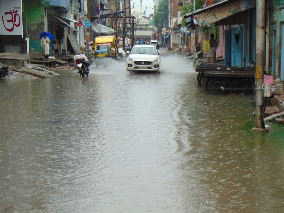 heavy rain in purvanchal many died