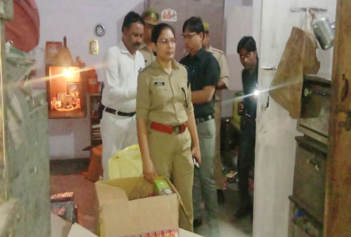 raid on cracker factory firozabad